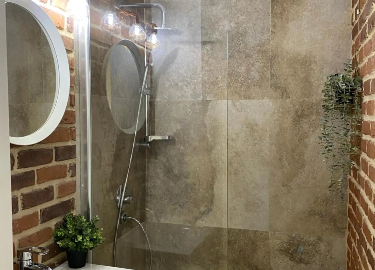 Old Town Overlooking - Vibrant 2Br Apartment Bükreş